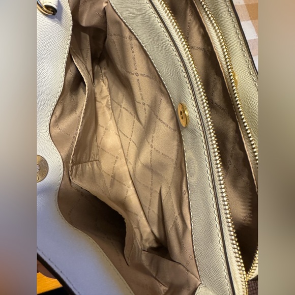 Michael Kors Savannah Saffiano Large Leather Satchel - Picture 6 of 7